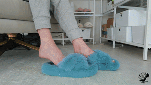 xsiteability.com - Blue Slipper Dangling Relax thumbnail
